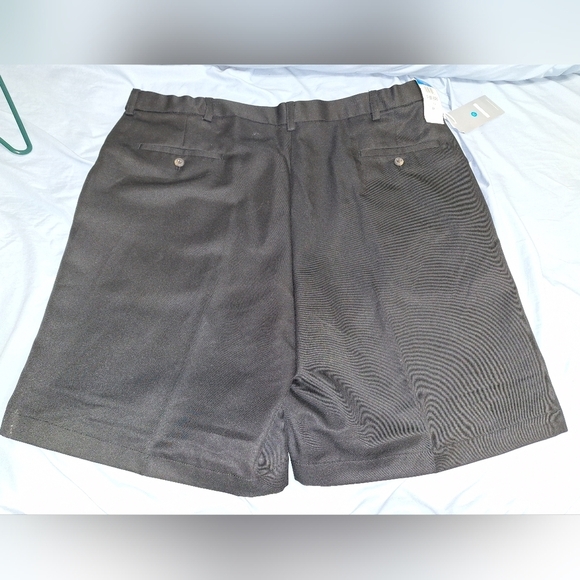 Haggar men's shorts on a size 42W. They're NWT with no flaws. - Picture 3 of 4